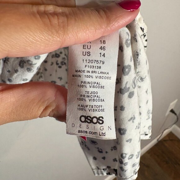 ASOS Design black and white floral cropped babydoll top - Picture 4 of 5